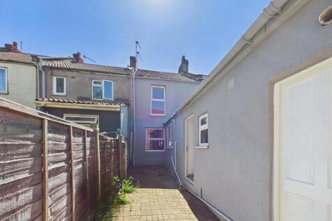 Two-bedroom house for auction, Easton (14).jpg