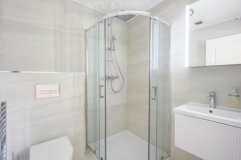 Aragon Court, East Molesey photo 4