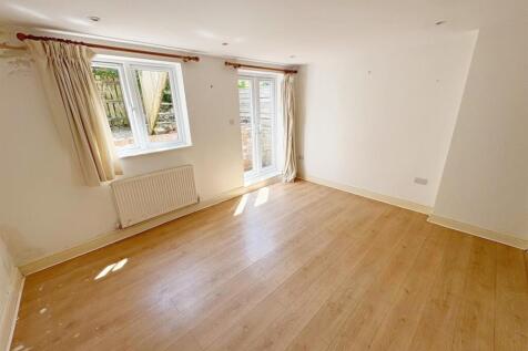 Garden room Bed 5.jpg