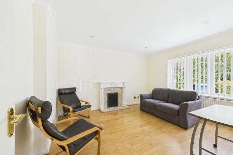 13. CAM04922G0-PR0010-STILL013