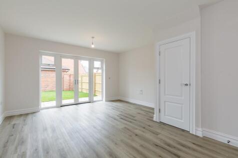 Thatcher Grove, Cranleigh Village photo 3