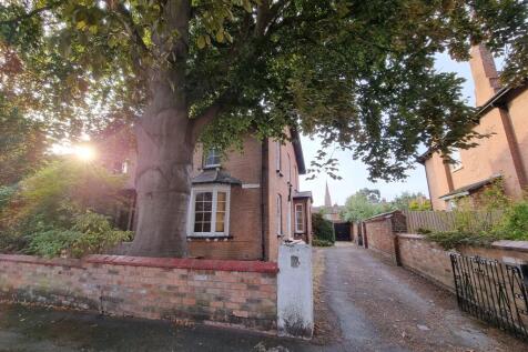 8-bed semi-detached on 14 Claremont Road, Leamington Spa, £4,320/mo