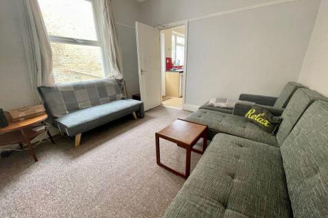 P02797 SPACIOUS SIX BEDROOM STUDENT, TALBOT ROAD photo 3