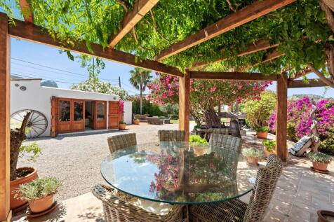 Covered Terrace (1)