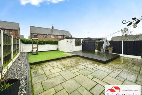ENCLOSED REAR GARDEN