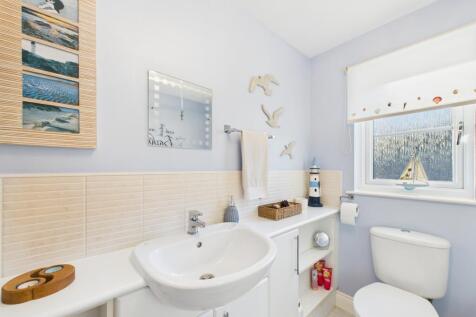 CAM03185G0-PR0127-STILL028