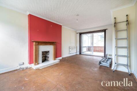 SITTING ROOM/DINING ROOM