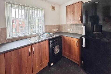 Whitstable Close, Chadderton photo 4