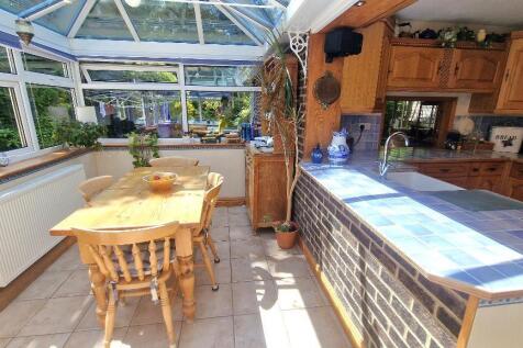 Conservatory to Kitchen