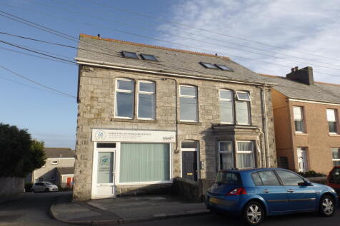 1-bed flat on Tregonissey Road, St Austell, £675/mo