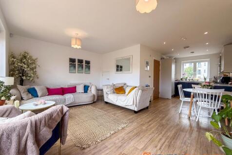 Open Plan Living/Dining Kitchen