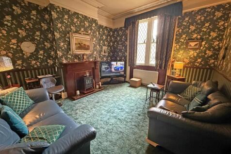 Living room Down.jpg