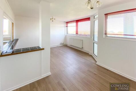 LIVING/DINING AREA