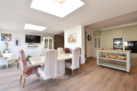 Kitchen/Dining Area