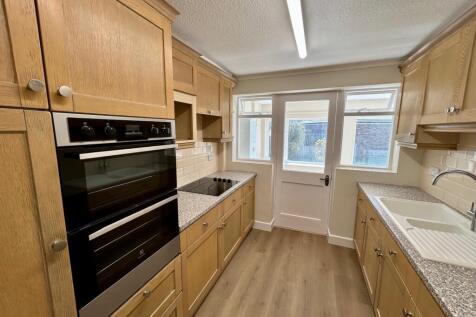 Clifton Avenue, Barlborough, S43 photo 4