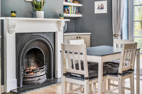 1369367-9-68f6581...