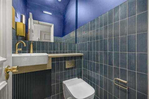 TOILET3.jpg
