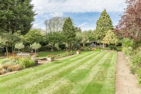 1 Knowle Hill, Hurley