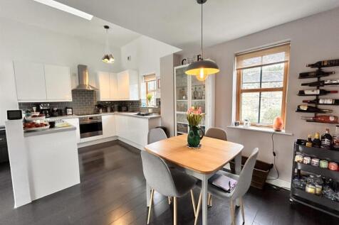 Kitchen living 2.jpg