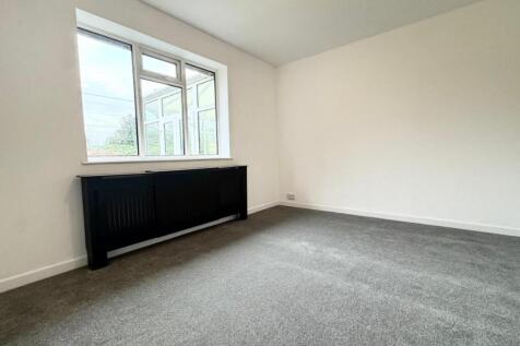 9 Stanneylands Drive - Bed 1.jpg