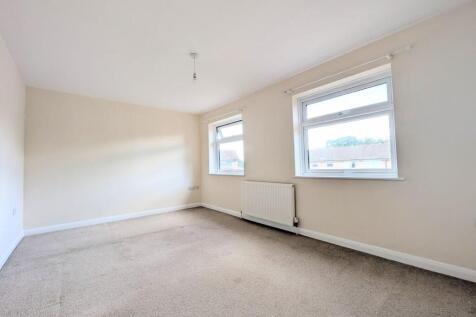 York Close, Horsham, RH13 photo 4