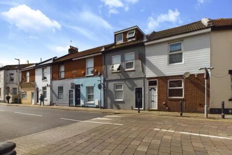 3-bed flat on Lawrence Road, Southsea, £1,100/mo