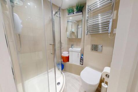 Split level one bedroom flat in Woodside photo 5