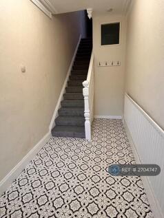 80 High St Entrance Hall