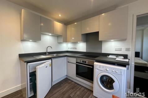 Kitchen 2.jpg