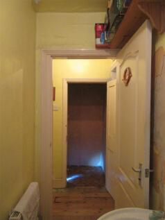 7 Hartshorne Rd Upstairs Toliet.jpg