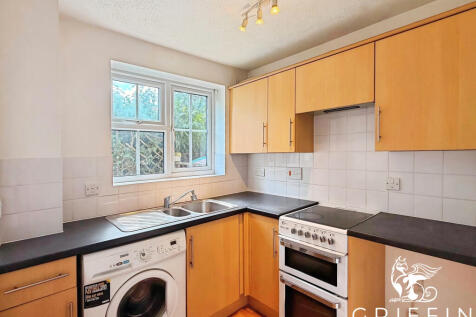 Dudley Close, Chafford Hundred, Grays, RM16 photo 4
