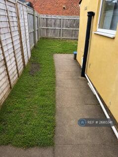 Side Garden Overlooking Rear Fence