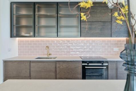 1302071-10-685095...