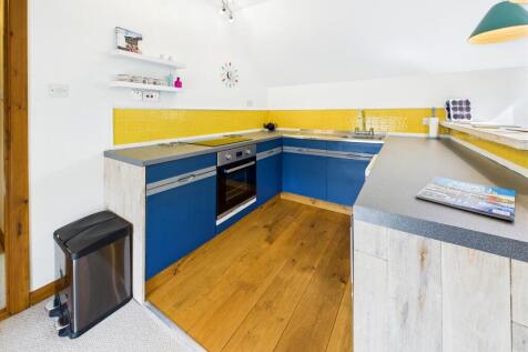 CAM03481G0-PR0098-STILL037