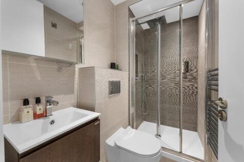 4 bed, 4 bath Apartment in Manchester - Photo 14