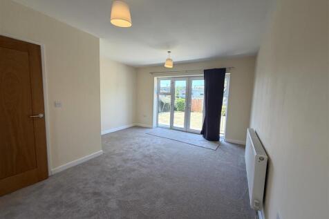 Lancaster Road, Uxbridge photo 3