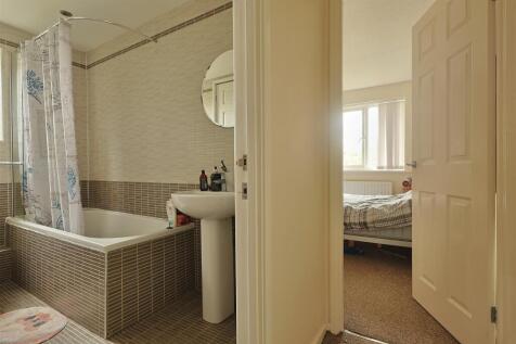 Stuart Court, Kingston Park, Newcastle upon Tyne NE3 photo 5