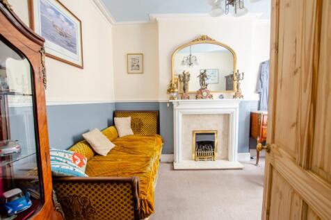 31 Castle Street TPS Bodmin 01208 74182-2