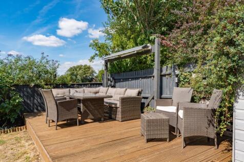 Imagine drinks and dinner on the decking on a summ