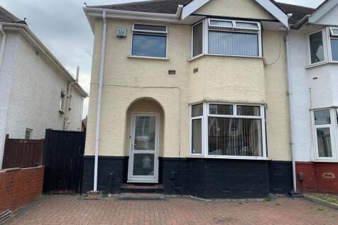 4-bed semi-detached on 16 Charlotte Street, CV31 3EB, £2,100/mo
