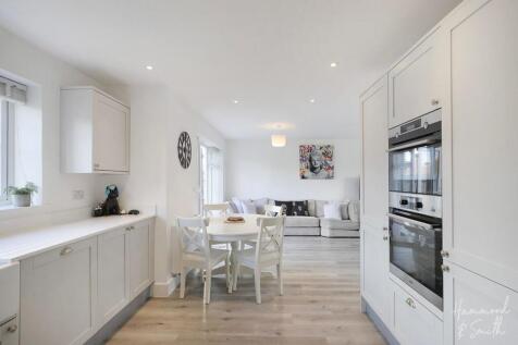 Open Plan Kitchen / Living / Dining