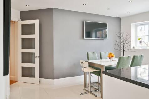 Kitchen / Breakfast Room