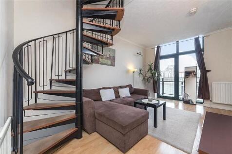 3-bed flat on De Quincey Mews, London, E16, £2,750/mo