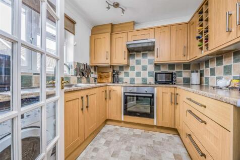 2a Wheatlands Crescent, Hayling Island-Small-Porti