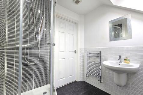 En-suite to Master