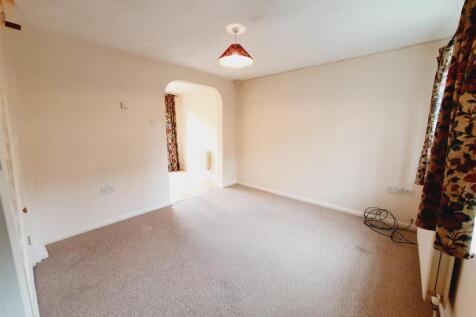 St Swithins Close, Kettering, Northants photo 3