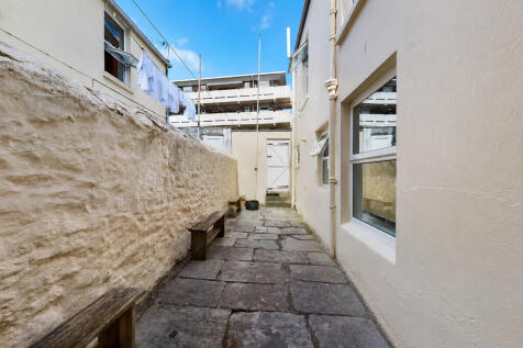 communal courtyar...