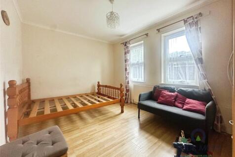 McLeod Road, London, SE2 photo 3