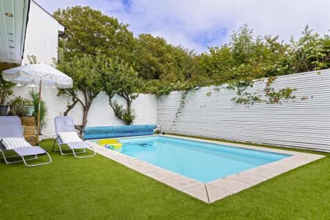 Chesswood Road_24.jpg