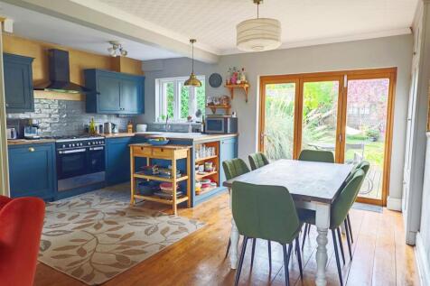 Kitchen_Dining area.jpg